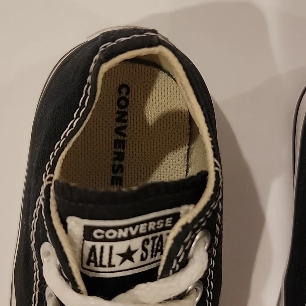 Converse low top kids baby size 5 black chuck Taylor sneakers